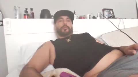 Snapshot of talllatino310 chatting on February 28, 2025, 7:35 pm talllatino310 online show from February 28, 2025, 7:35 pm