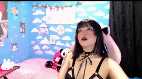 Alejandra Independent model online show from April 18, 2026, 10:41 am