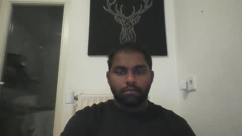 tamilpaiyan09 online show from May 15, 2026, 8:38 pm