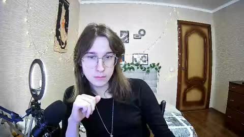 Snapshot of tangerine4dreams chatting on February 11, 2025, 10:15 am Milena Kuprianova online show from February 11, 2025, 10:15 am