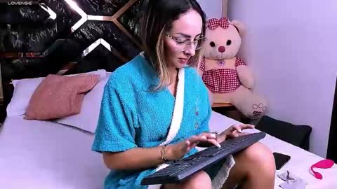 Tania online show from April 10, 2026, 3:17 pm