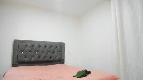 taniabonnet  online show from December 18, 2025, 11:22 pm