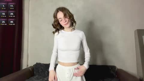 Mia online show from April 6, 2026, 2:20 am