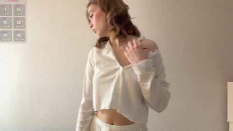 Mia online show from April 17, 2026, 2:36 am