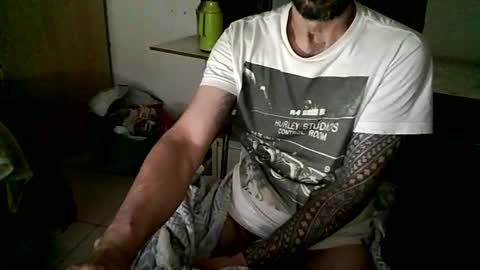 Snapshot of tarado_skype_cam chatting on December 22, 2025, 5:26 am tarado_skype_cam online show from December 22, 2025, 5:26 am