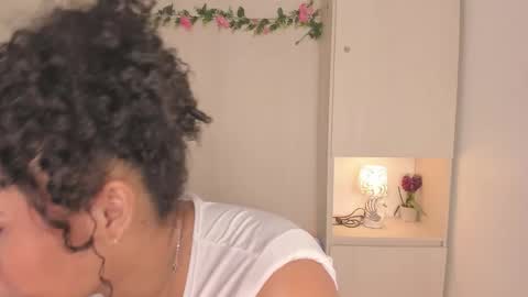 Snapshot of tarawiilson_ chatting on October 25, 2025, 4:31 am  T A R A  online show from October 25, 2025, 4:31 am