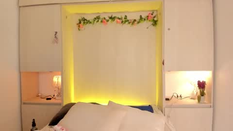  T A R A  online show from March 25, 2026, 4:18 am