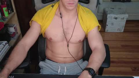 Carlenjoyswithoil online show from February 16, 2025, 3:38 pm