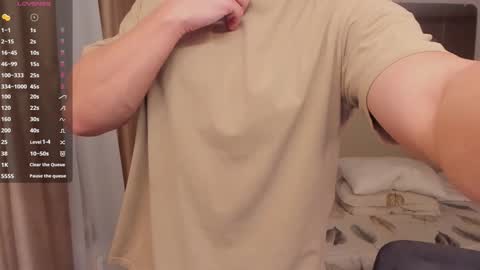 Snapshot of tasty_justin chatting on December 17, 2024, 12:01 am My shows 2100500 UTC3 online show from December 17, 2024, 12:01 am