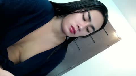 Vannesa online show from October 7, 2025, 11:51 am