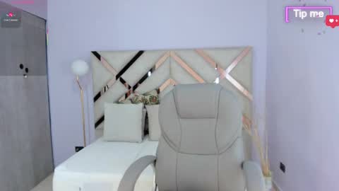 Tati Saldarriaga online show from November 19, 2025, 7:47 pm