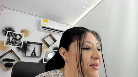 tatiana_sofiaa online show from November 12, 2025, 1:22 pm