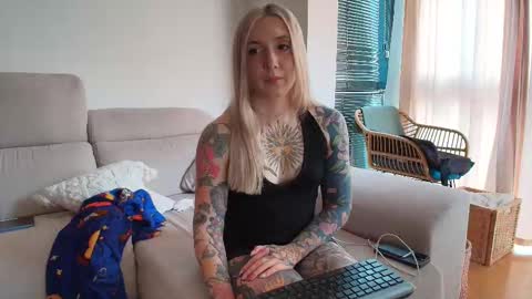 tattoobbgirl online show from February 25, 2026, 4:16 pm