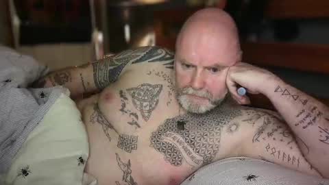 Tattooeddilf 01 online show from March 9, 2026, 12:36 am