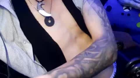 Snapshot of tattooman777 chatting on October 17, 2025, 5:21 am Jean pool online show from October 17, 2025, 5:21 am