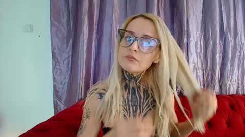 tattootemptress online show from November 25, 2025, 5:40 am