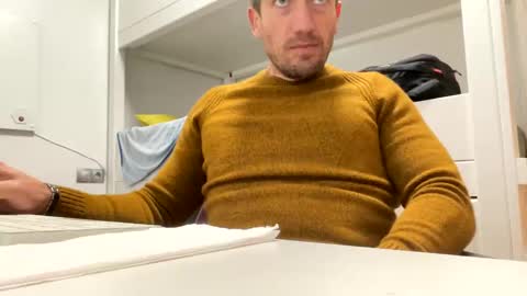 Snapshot of tatuador40 chatting on December 25, 2024, 11:31 pm Tatuador40 online show from December 25, 2024, 11:31 pm