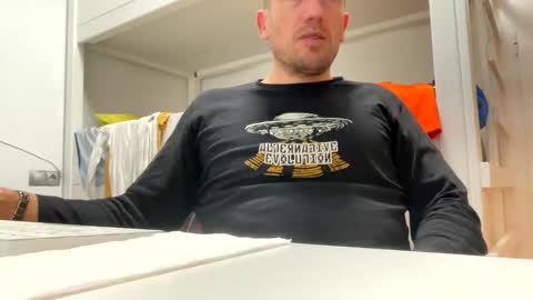 Snapshot of tatuador40 chatting on January 4, 2025, 12:37 am Tatuador40 online show from January 4, 2025, 12:37 am