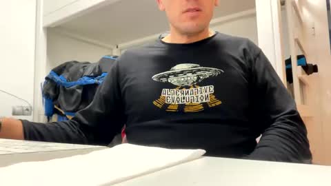 Snapshot of tatuador40 chatting on January 24, 2025, 11:56 pm Tatuador40 online show from January 24, 2025, 11:56 pm