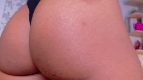 Snapshot of taty_miller chatting on July 15, 2026, 1:33 am Taty Miller online show from July 15, 2026, 1:33 am