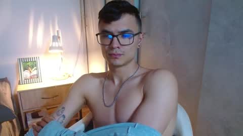 Snapshot of taurus4k chatting on December 8, 2024, 6:33 am taurus4k online show from December 8, 2024, 6:33 am