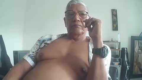 Snapshot of tavo58 chatting on January 5, 2025, 2:52 pm alvarito online show from January 5, 2025, 2:52 pm