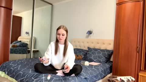 Elvi online show from April 25, 2026, 2:14 am