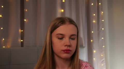 Taya online show from April 27, 2026, 3:54 pm