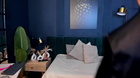 Taylor Bennet online show from February 5, 2025, 6:15 pm