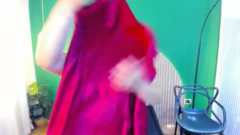 Taylor Bennet online show from November 15, 2025, 11:40 am