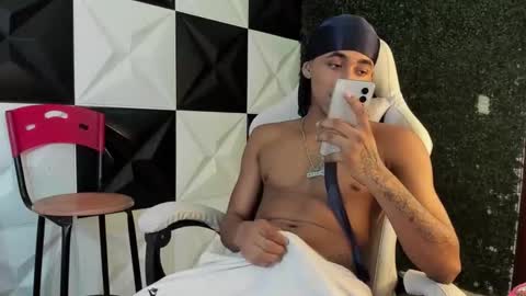 Snapshot of taylor_bigdick18 chatting on March 5, 2026, 12:06 am Taylor online show from March 5, 2026, 12:06 am