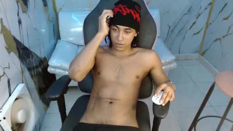 Snapshot of taylor_bigdick18 chatting on March 17, 2026, 1:43 am Taylor online show from March 17, 2026, 1:43 am