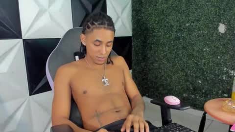 Snapshot of taylor_bigdick18 chatting on April 8, 2026, 3:28 am Taylor online show from April 8, 2026, 3:28 am