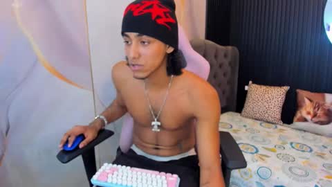 Snapshot of taylor_bigdick18 chatting on April 16, 2026, 2:01 am Taylor online show from April 16, 2026, 2:01 am