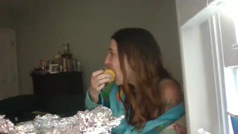 taylorslay online show from May 13, 2026, 11:33 pm