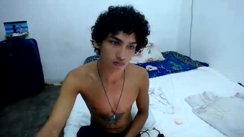 Snapshot of tayronx33 chatting on December 8, 2024, 4:04 am Tayron online show from December 8, 2024, 4:04 am