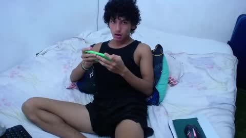 Snapshot of tayronx33 chatting on December 15, 2024, 11:31 pm Tayron online show from December 15, 2024, 11:31 pm