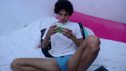 Snapshot of tayronx33 chatting on December 17, 2024, 4:11 pm Tayron online show from December 17, 2024, 4:11 pm