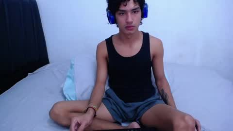 Snapshot of tayronx33 chatting on January 17, 2025, 12:10 am Tayron online show from January 17, 2025, 12:10 am