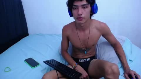 Snapshot of tayronx33 chatting on January 23, 2025, 2:12 am Tayron online show from January 23, 2025, 2:12 am