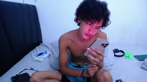 Snapshot of tayronx33 chatting on February 8, 2025, 5:08 pm Tayron online show from February 8, 2025, 5:08 pm