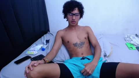 Snapshot of tayronx33 chatting on February 8, 2025, 8:10 pm Tayron online show from February 8, 2025, 8:10 pm