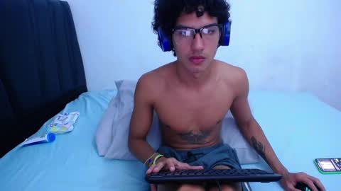 Snapshot of tayronx33 chatting on February 9, 2025, 6:16 pm Tayron online show from February 9, 2025, 6:16 pm