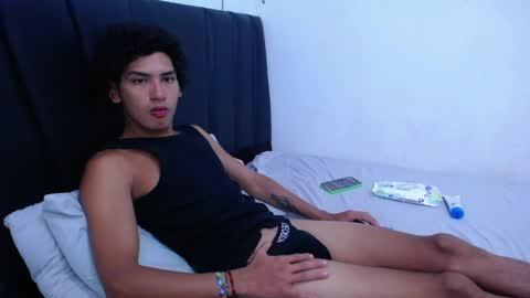 Snapshot of tayronx33 chatting on February 14, 2025, 3:15 pm Tayron online show from February 14, 2025, 3:15 pm