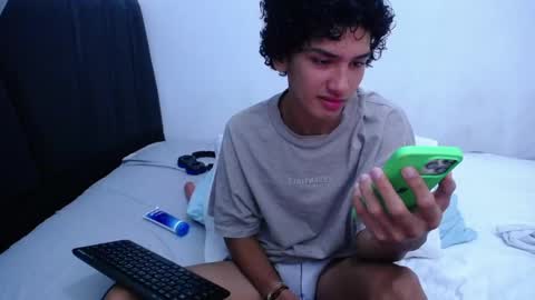 Snapshot of tayronx33 chatting on March 6, 2025, 6:48 pm Tayron online show from March 6, 2025, 6:48 pm