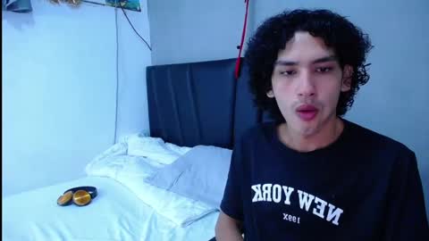 Snapshot of tayronx33 chatting on September 21, 2025, 5:25 pm Tayron online show from September 21, 2025, 5:25 pm