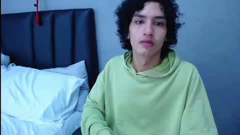 Snapshot of tayronx33 chatting on September 23, 2025, 4:54 pm Tayron online show from September 23, 2025, 4:54 pm