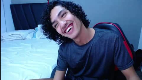 Snapshot of tayronx33 chatting on October 8, 2025, 1:14 am Tayron online show from October 8, 2025, 1:14 am