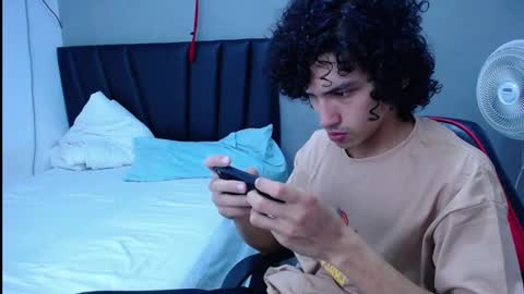 Snapshot of tayronx33 chatting on October 8, 2025, 6:49 pm Tayron online show from October 8, 2025, 6:49 pm