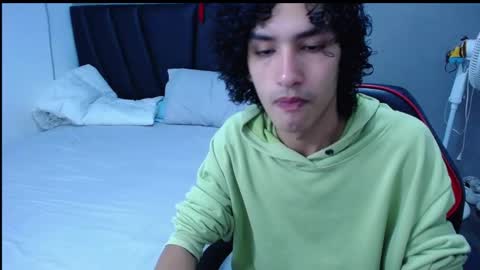 Snapshot of tayronx33 chatting on October 18, 2025, 4:30 pm Tayron online show from October 18, 2025, 4:30 pm